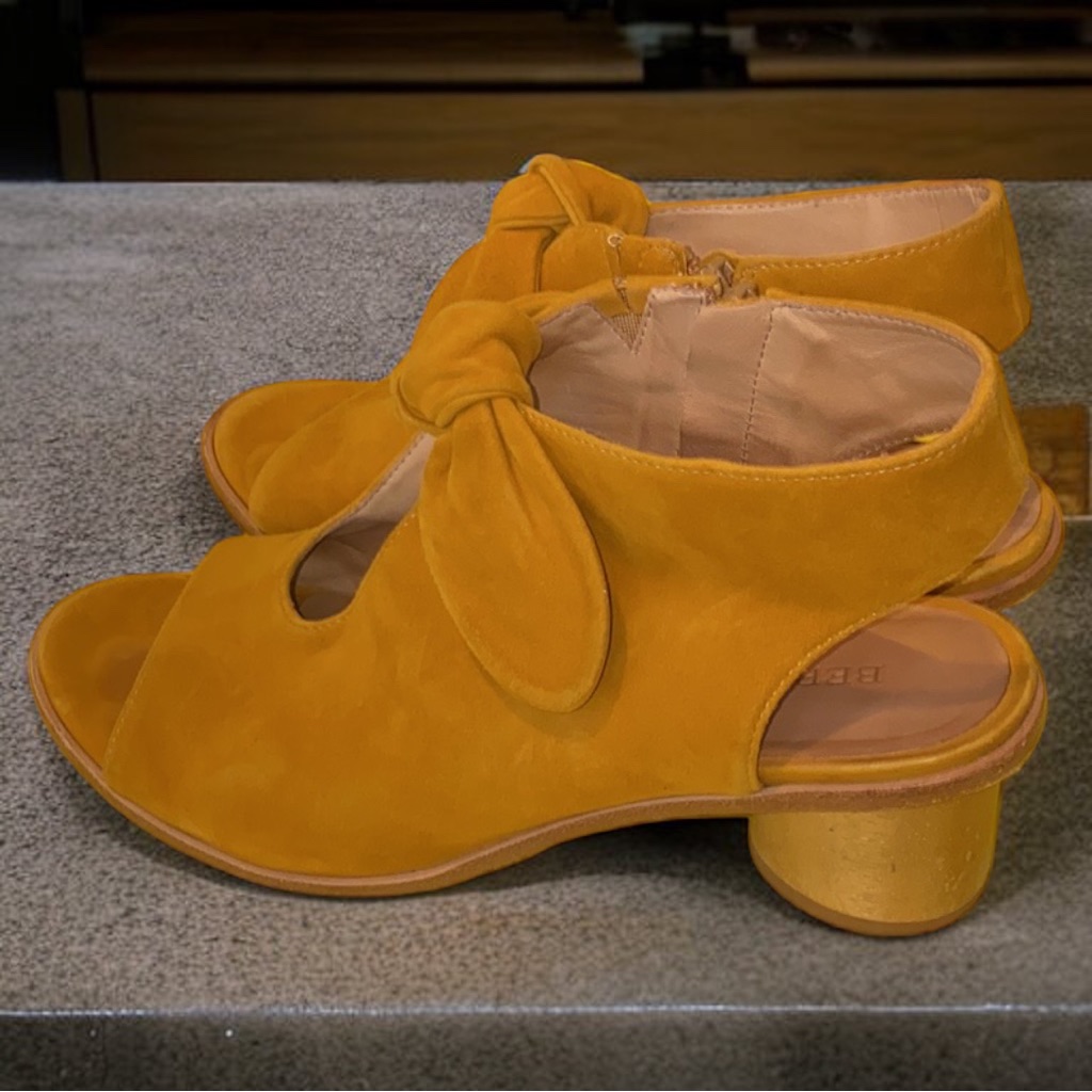 Bernardo “Luna Knotted Kid Suede Sandal” | Size 7.5